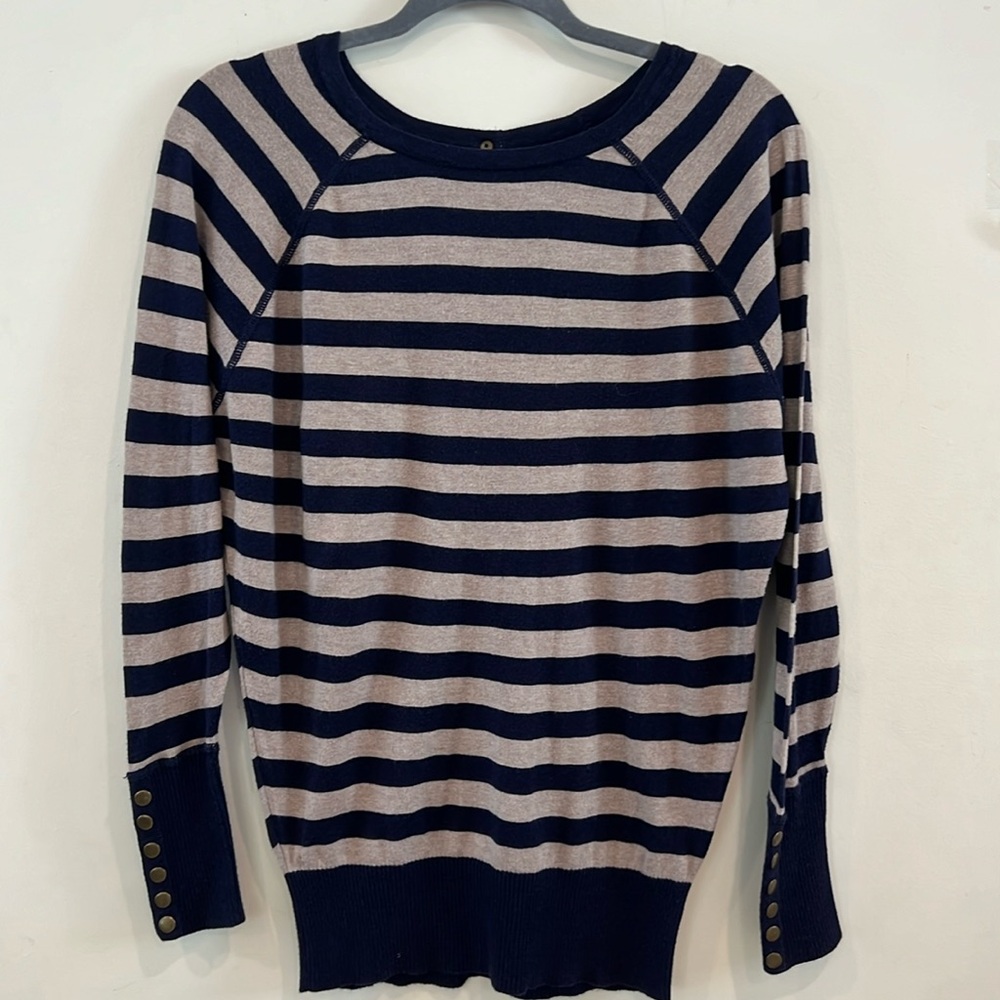 Wearing Your‎ Heart On Your Sleeve Women’s Sweater Size M